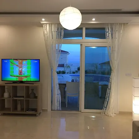 Irina Villa Coral Bay